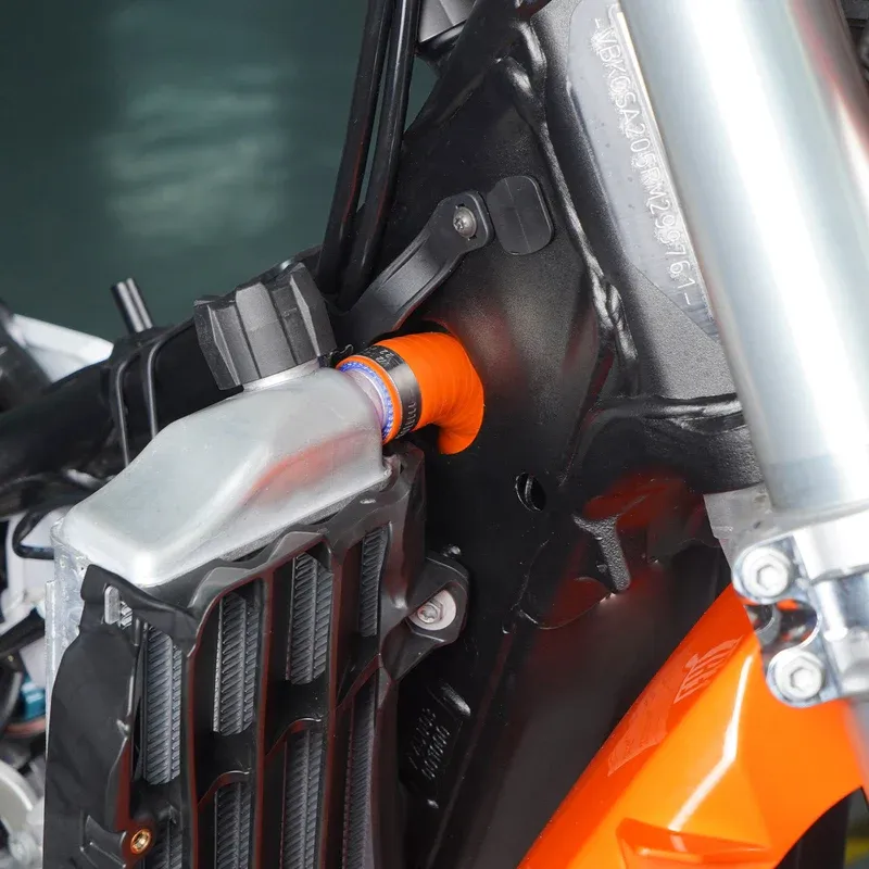 NICE CNC T-Stück Kühlkreislauf passend für KTM Husqvarna GASGAS TBI 2024-