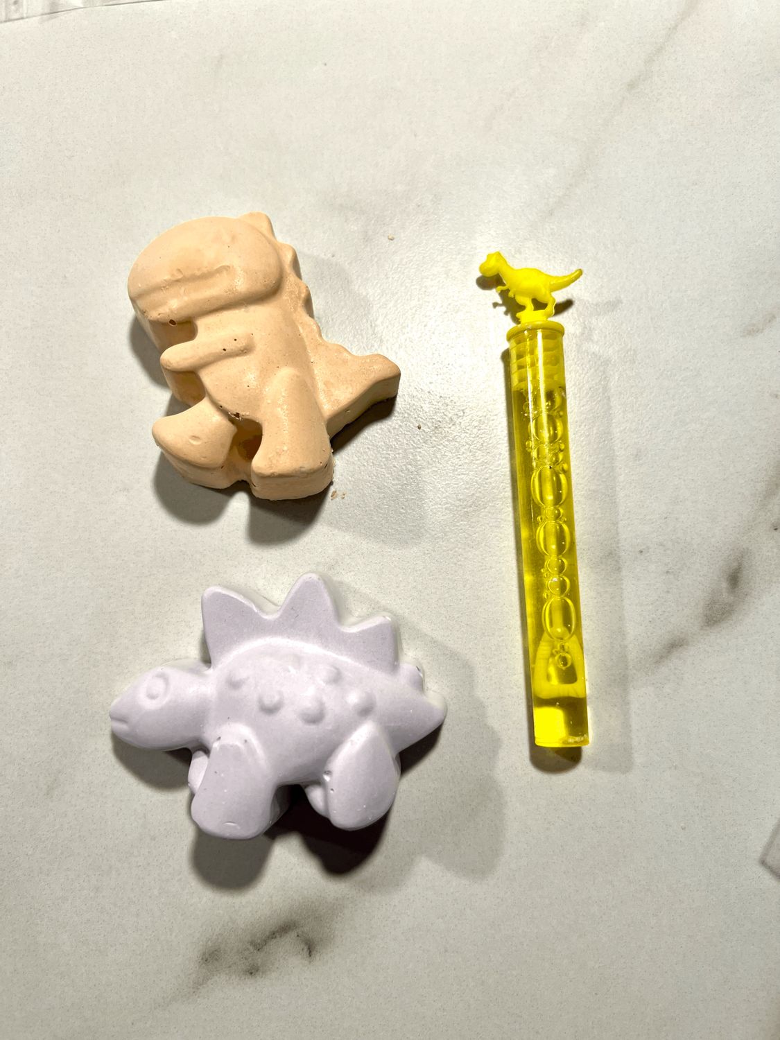 Verjaardagstraktatie Dino Stoepkrijt