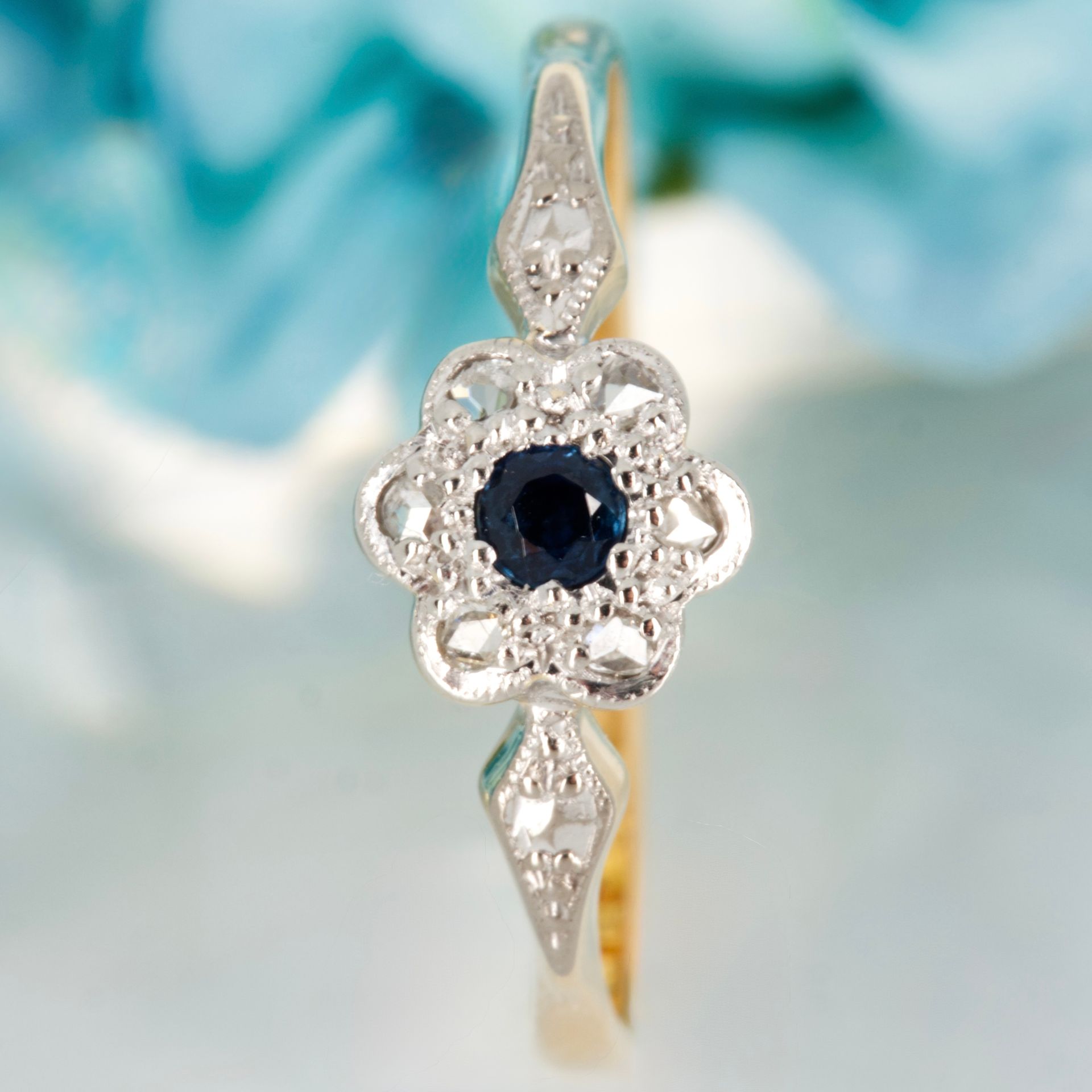 Pre-Loved 18ct Yellow Gold & Platinum Round Cut Sapphire & Round Brilliant Cut Diamond Flower Cluster Ring