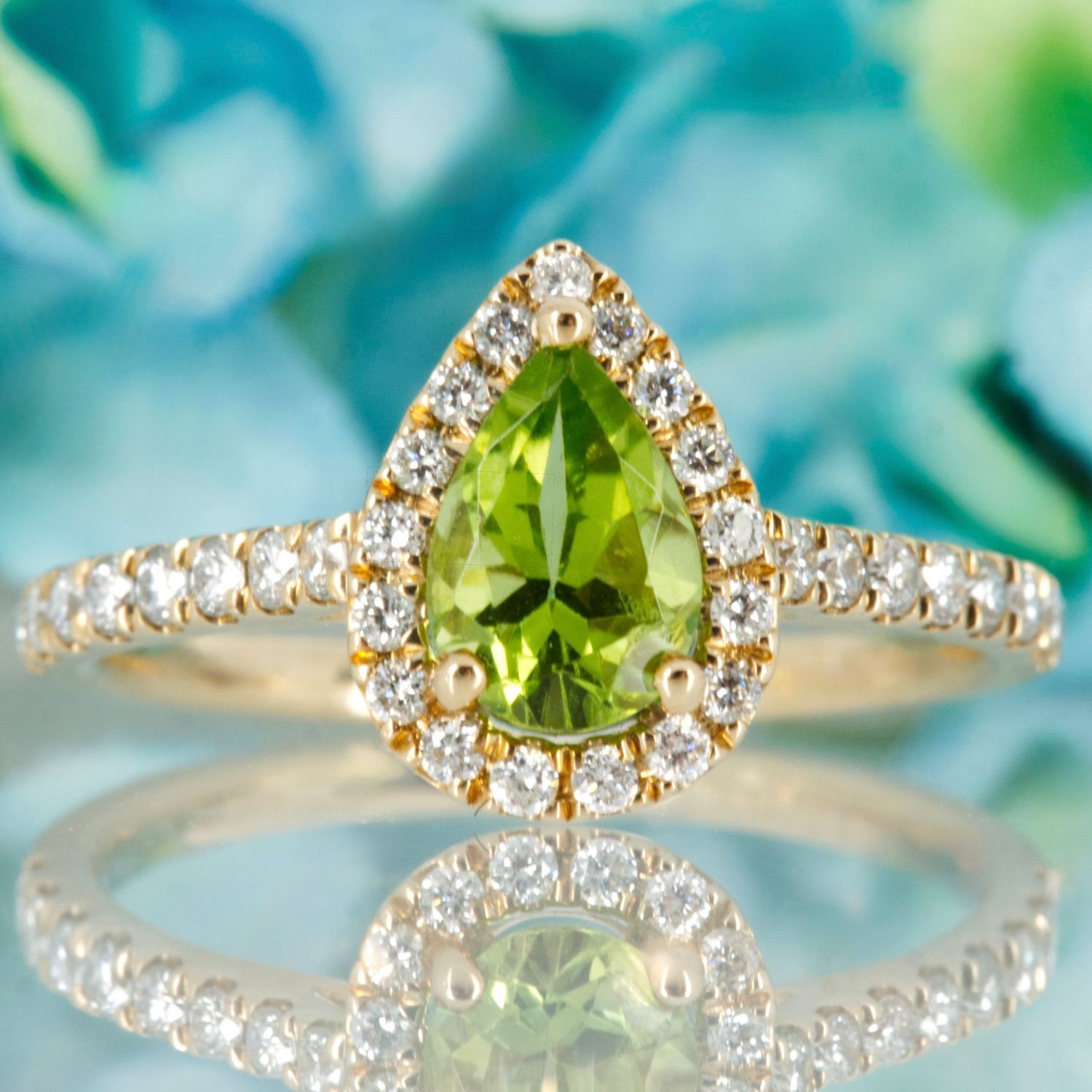 18ct Yellow Gold Pear Cut Peridot & Round Brilliant Cut Diamond Halo Cluster Ring