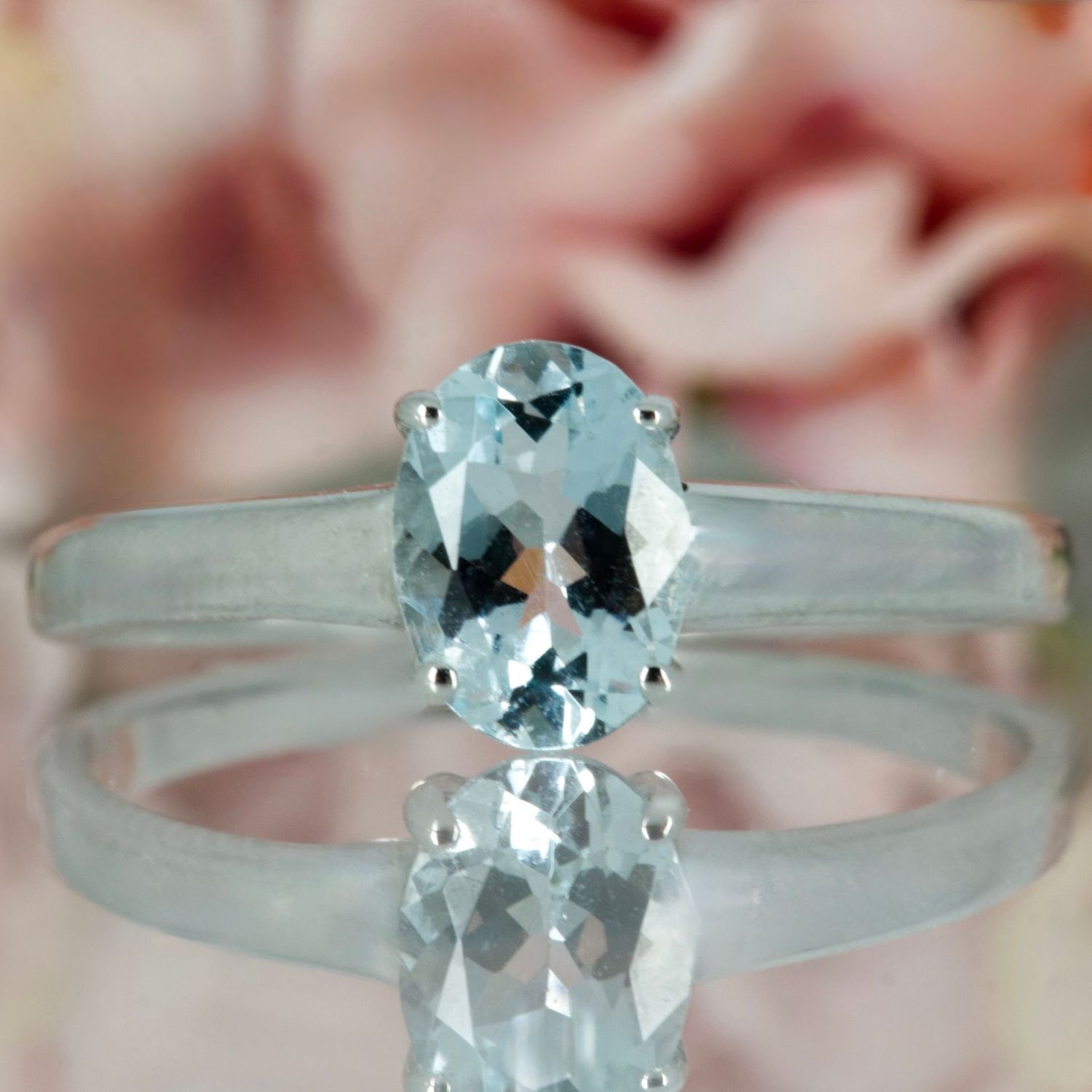 9ct White Gold Oval Cut Aquamarine Claw Set Ring