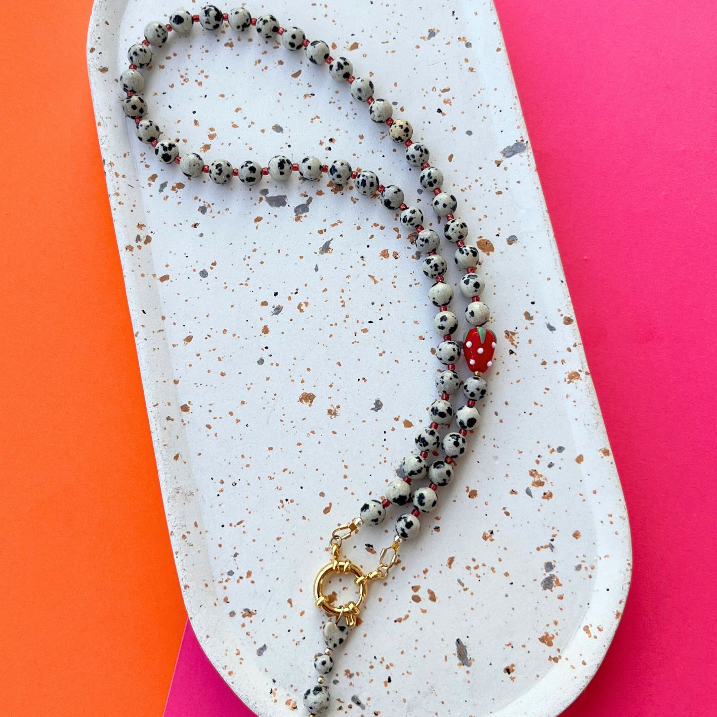 Naszyjnik z jaspisu dalmatyńskiego - truskawkowe pole