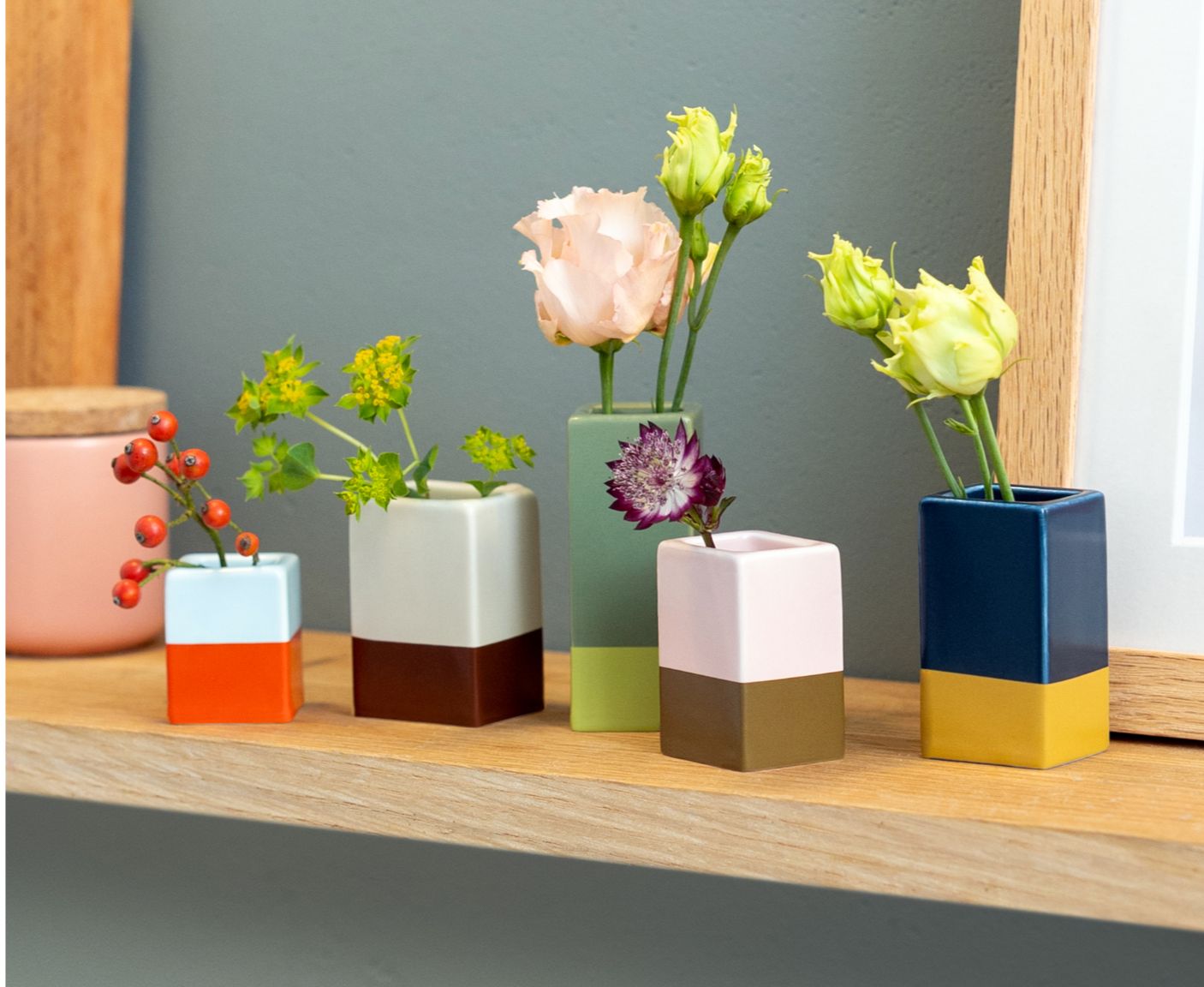 REMEMBER – Set Da 5 Mini Vasi Moderni In Porcellana – Misure Diverse, Colori Assortiti, Puristi – Per Fiori Singoli, Decorazioni Da Tavolo E Regali – 30x30x75 Mm E Altre Misure