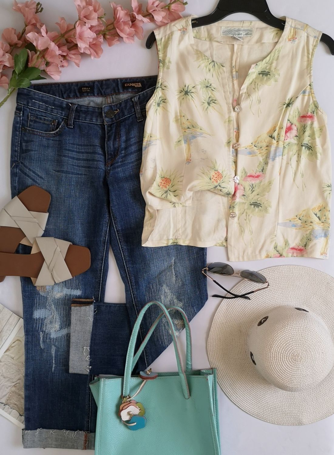 BLUSA DE SEDA CON JEANS SKINNY LEG