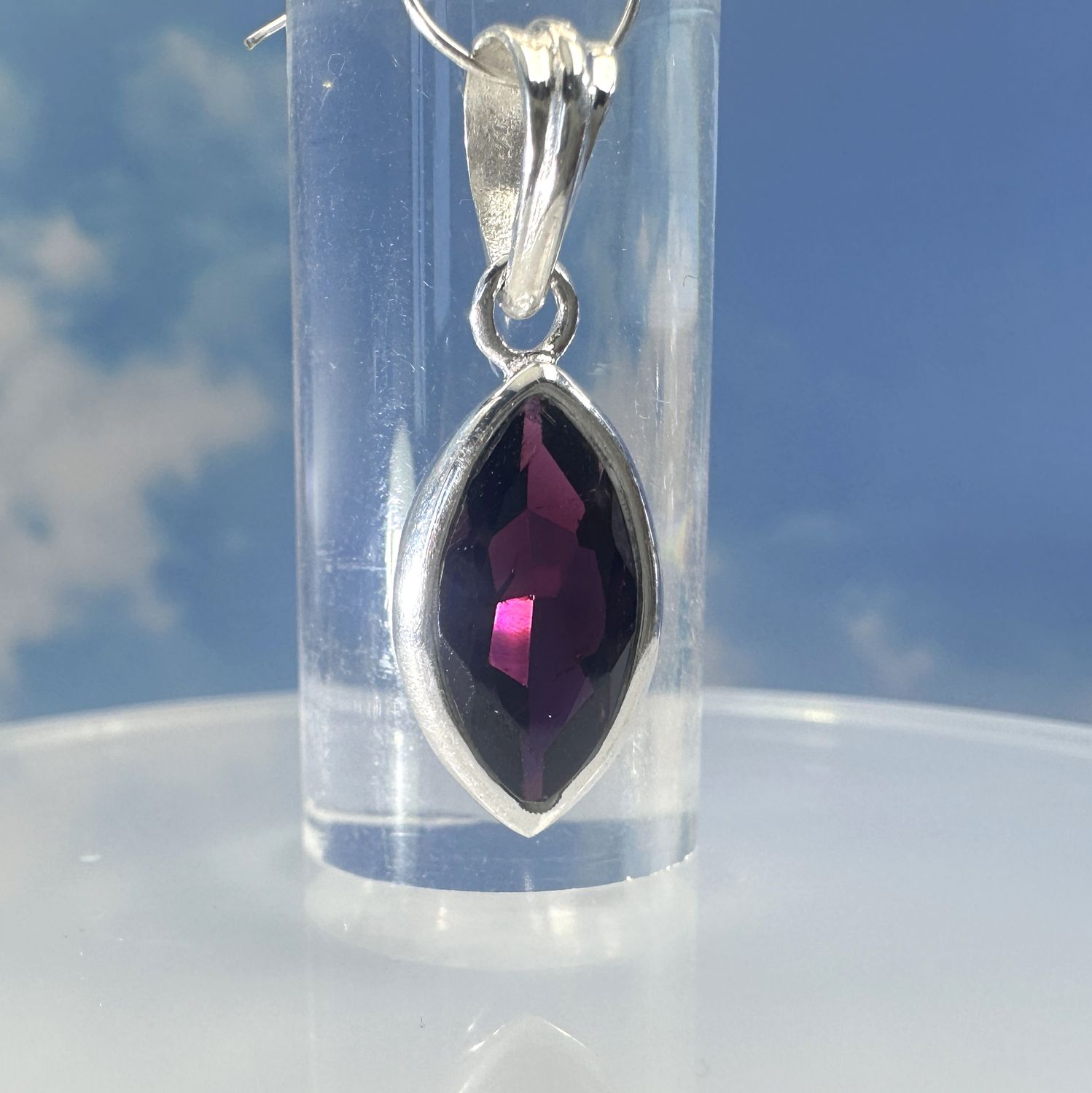 pendant, faceted, genuine garnet in 925 silver