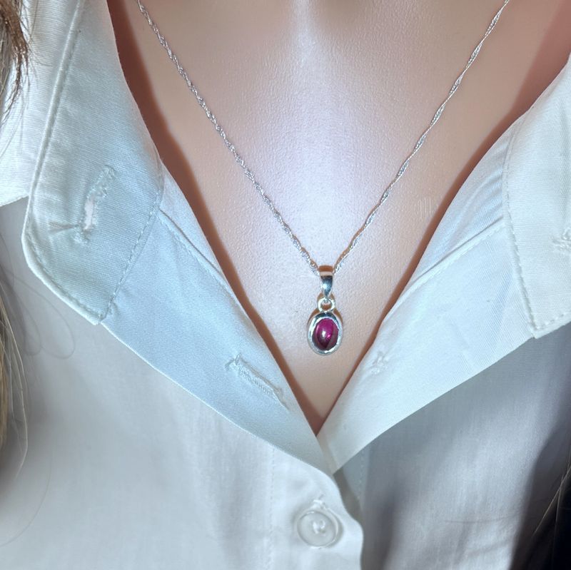 Elegant, sparkling pendant made from genuine garnet set in shiny 925 sterling silver. 
