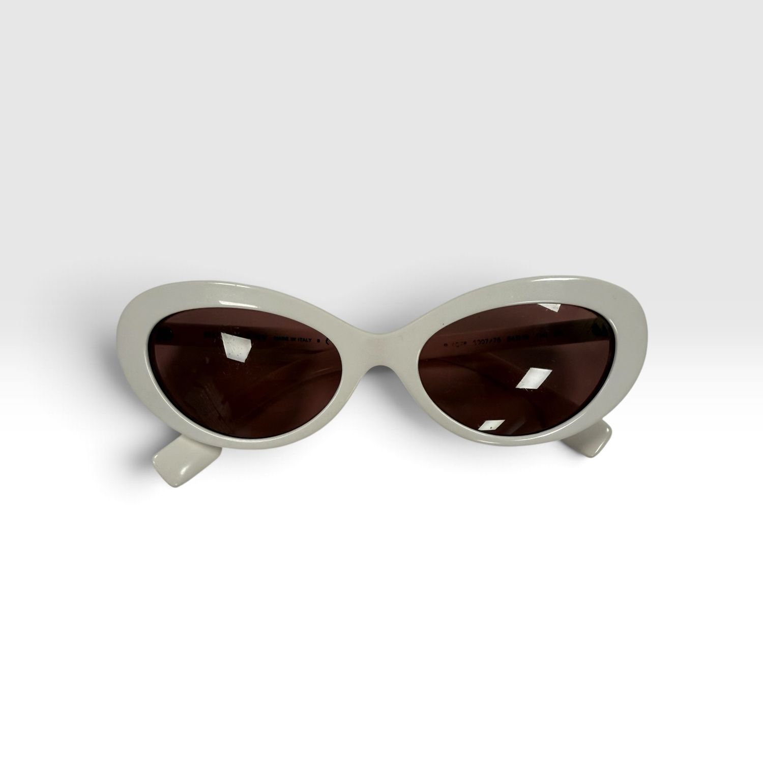 BURBERRY WHITE ROUND - FRAME SUNGLASSES