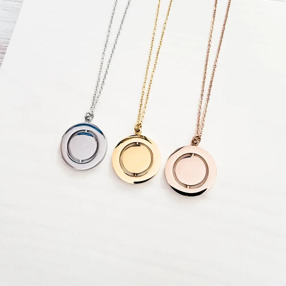 Rotating Circle Necklace