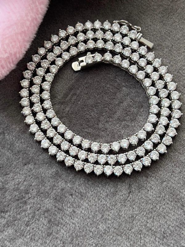 Necklace  " Three-pointed style“  with white crystal zirconia stone size three milimiters includes jewelry clasp and plating white gold