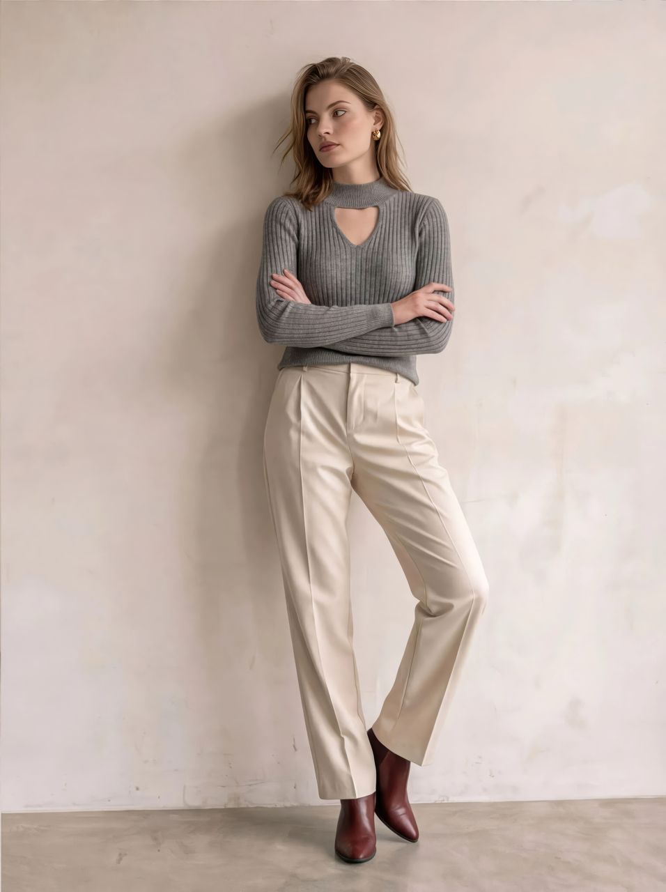 Cut-out high crew neck sweater