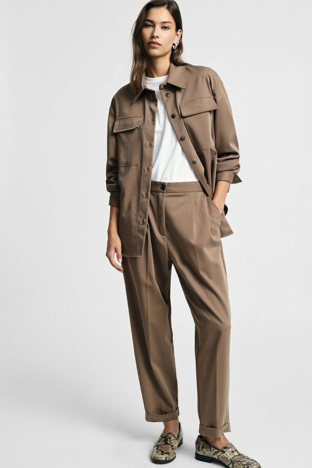 ​High-waisted trousers with pleats