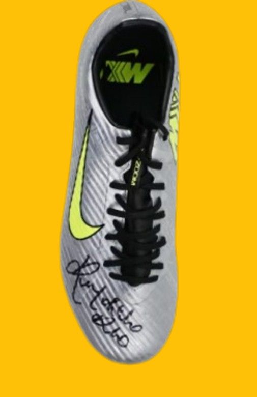 Ronaldinho's autographed shoe, Ronaldinho's autograph, Ronaldinho's autographed shoe