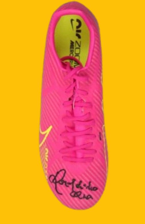 Ronaldinho's autographed shoe, Ronaldinho's autograph, Ronaldinho's autographed shoe