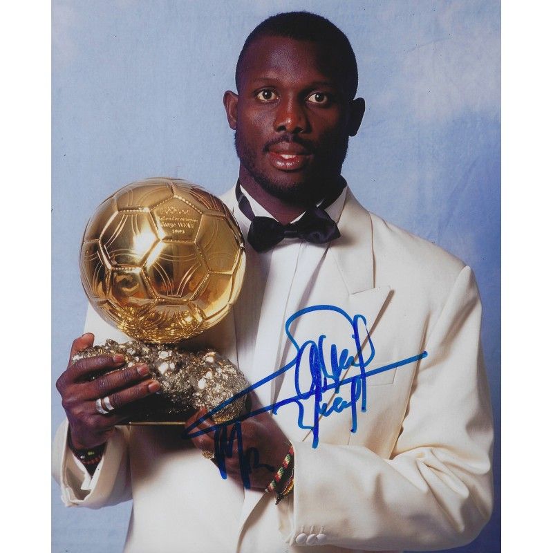 AC Milan AC Milan George Weah Foto Autografata Foto Autografata AC Milan Autografo George Weah Foto Autografata Foto Autografata George Weah Foto Autografata 8x10 pollici.  Autenticazione: SIGNATURE COLLECTION  Tempi di consegna effettivi: 10-20 gior