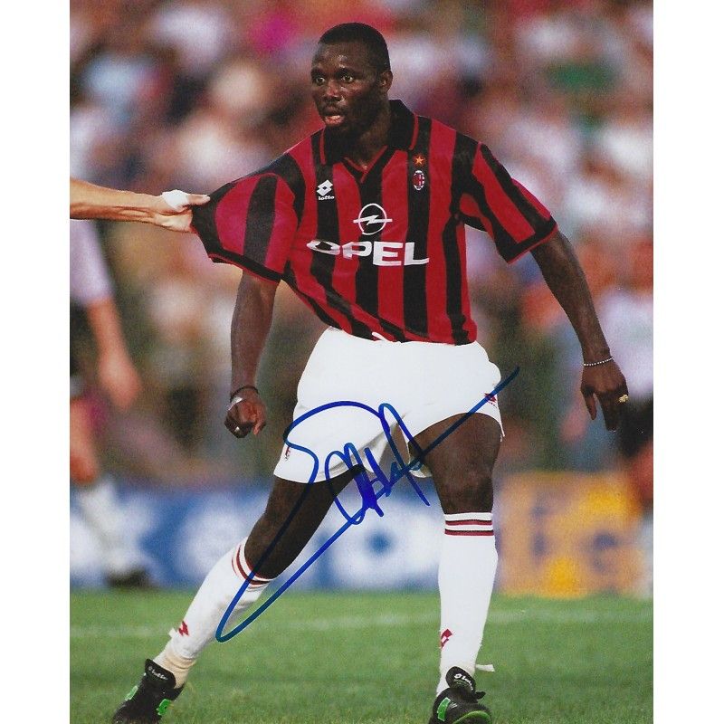 AC Milan AC Milan George Weah Foto Autografata Foto Autografata AC Milan Autografo George Weah Foto Autografata Foto Autografata George Weah Foto Autografata 8x10 pollici.  Autenticazione: SIGNATURE COLLECTION  Tempi di consegna effettivi: 10-20 gior