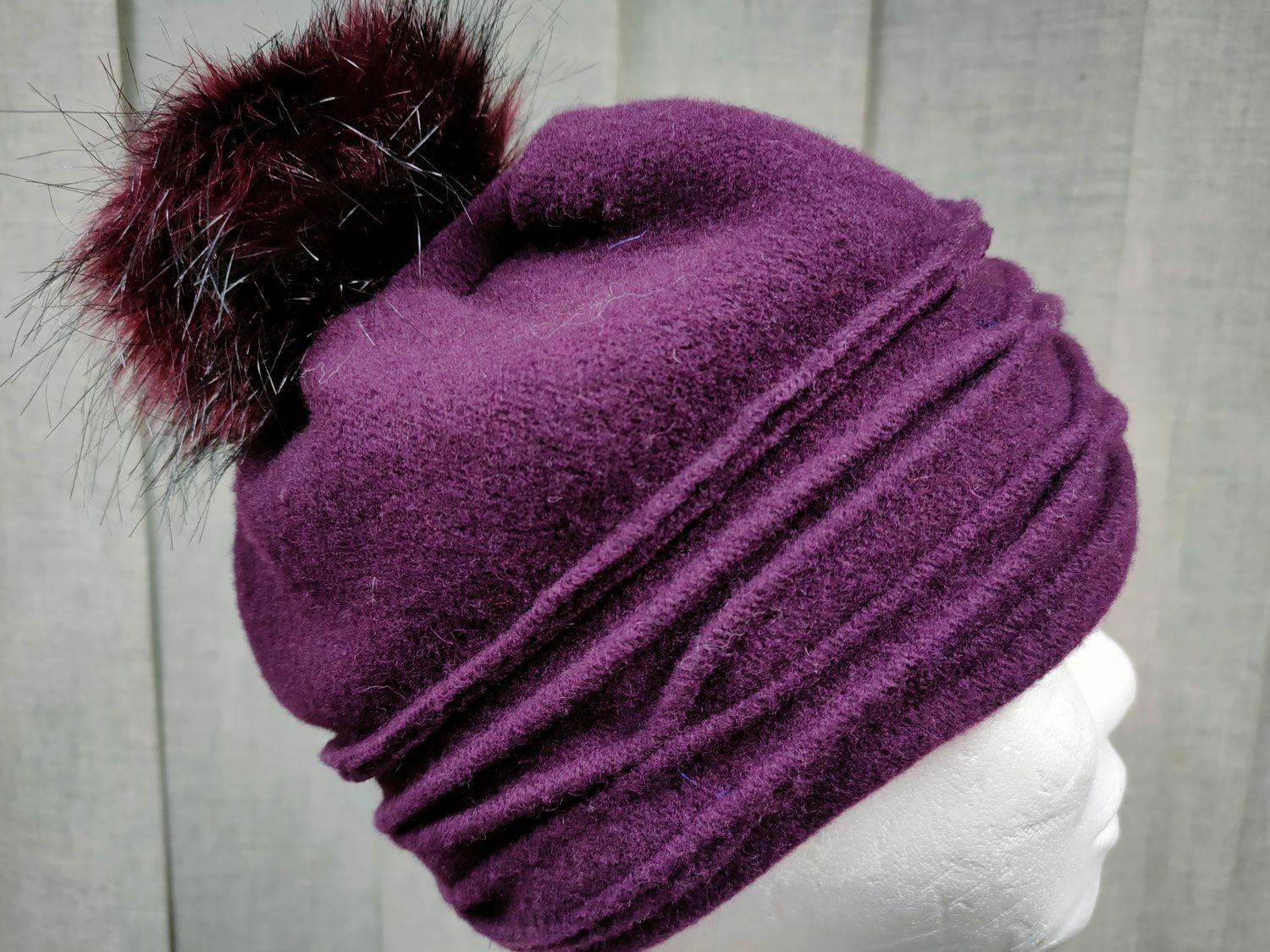 Czapka z pomponem - 02