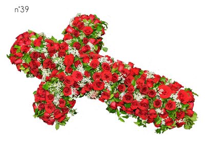 Croix en roses rouges Croix en roses rouges