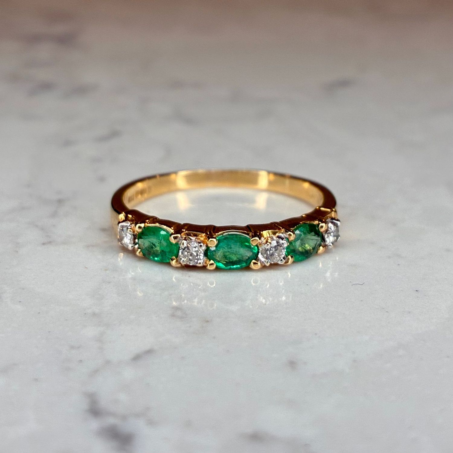 Vintage 18ct yellow gold seven stone emerald & diamond ring