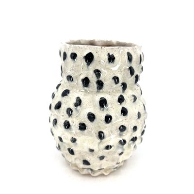 Rebecca Harvey, Bump vase spot, 2