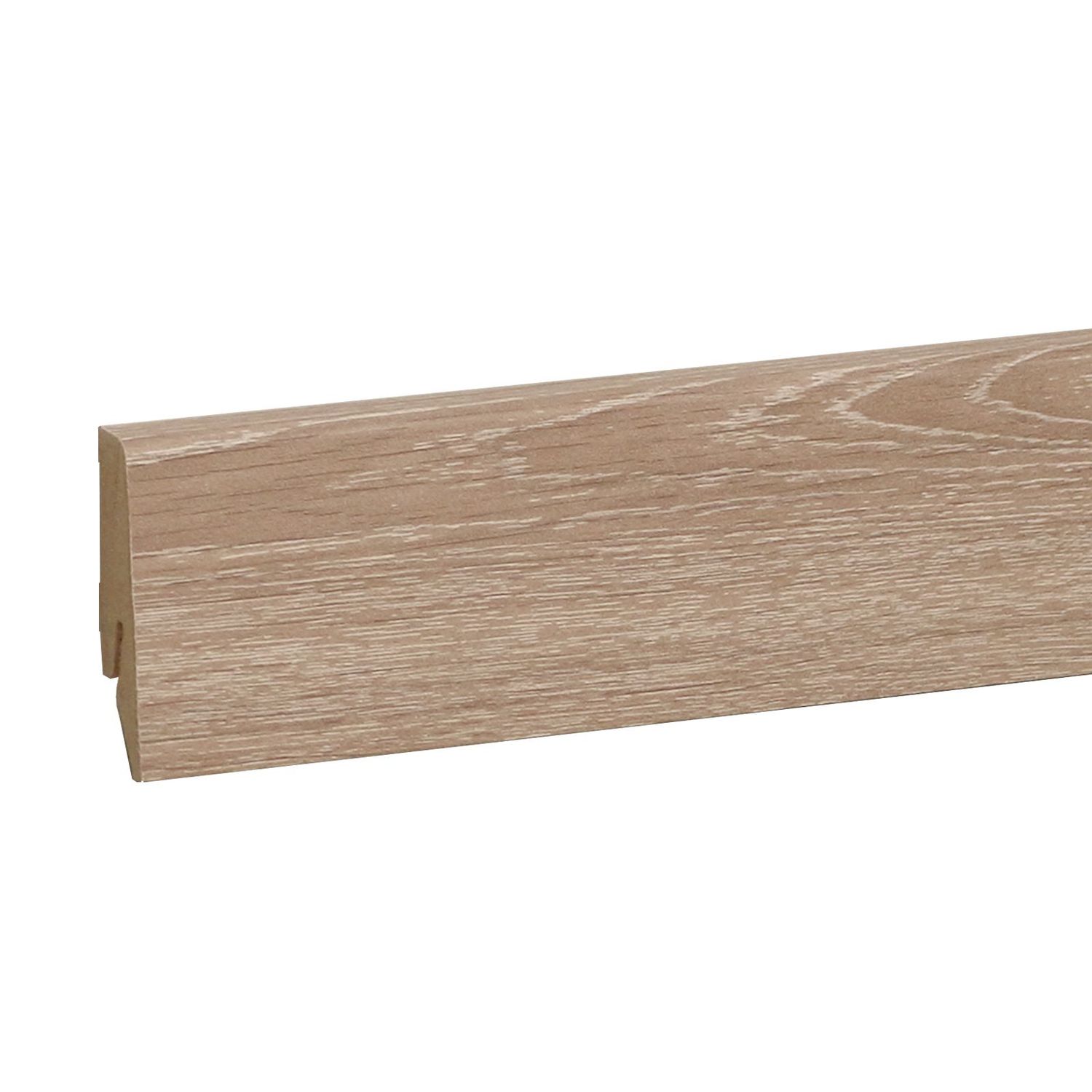 Sockelleiste in hellbrauner Eichenholzoptik mit weißen Akzenten