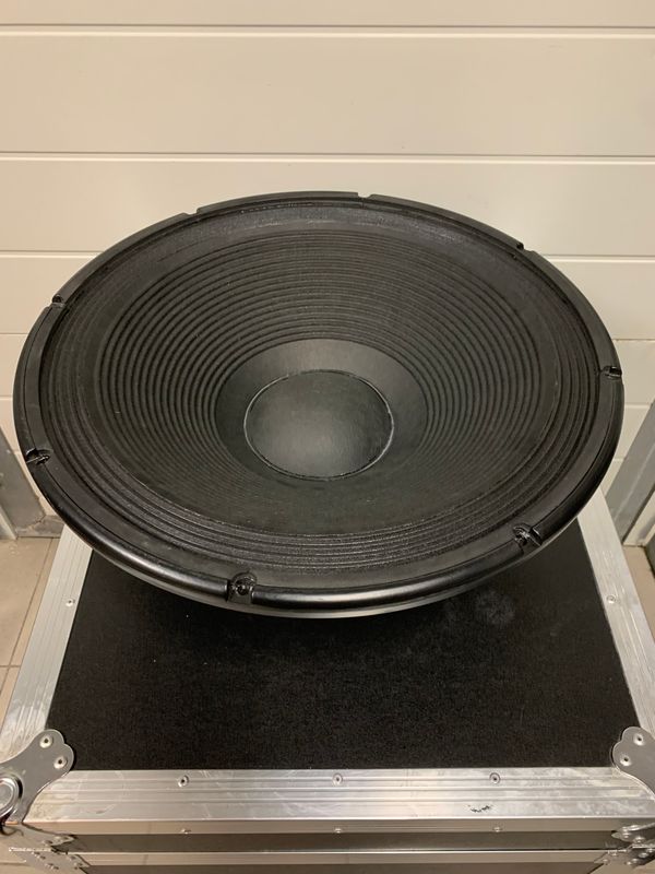 RCF M18100- Mackie  swa1801