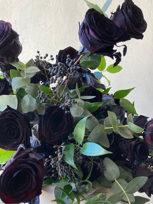 GOTH BOUQUET WITH BLACK ROSES