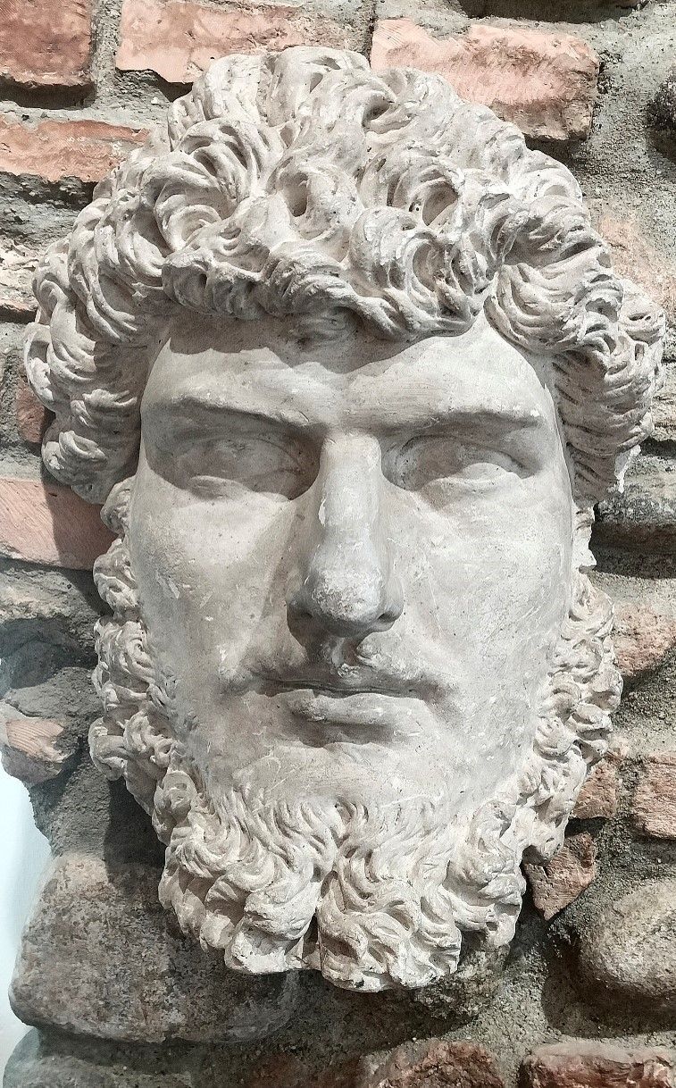 SCULTURA IN GESSO VOLTO