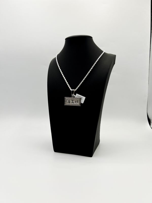 Delta Horizontal Cartouche Pendant