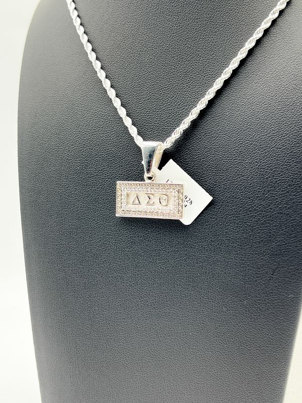 Delta Horizontal Cartouche Pendant