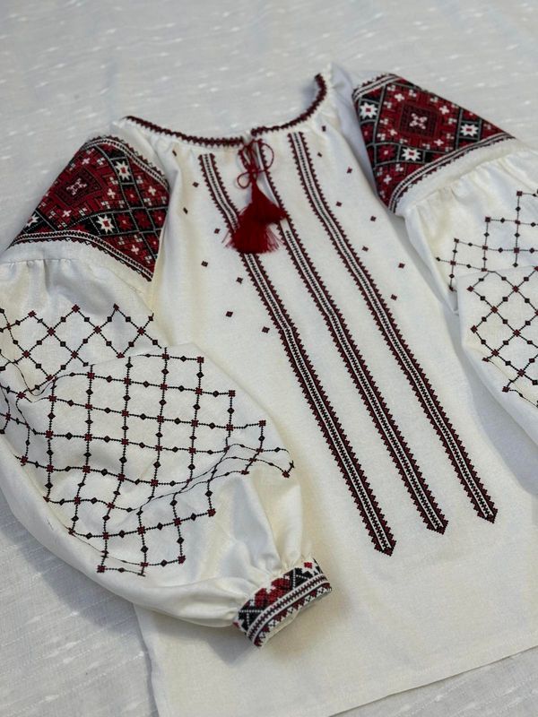 Жіноча вишиванка - вишивана сорочка з унікальним орнаментом (Арт. 03770)