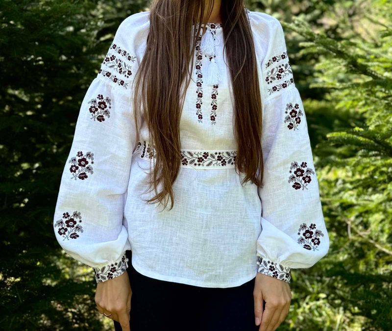 Вишиванка, жіноча вишивана блузка на білому льоні (Арт. 03782)