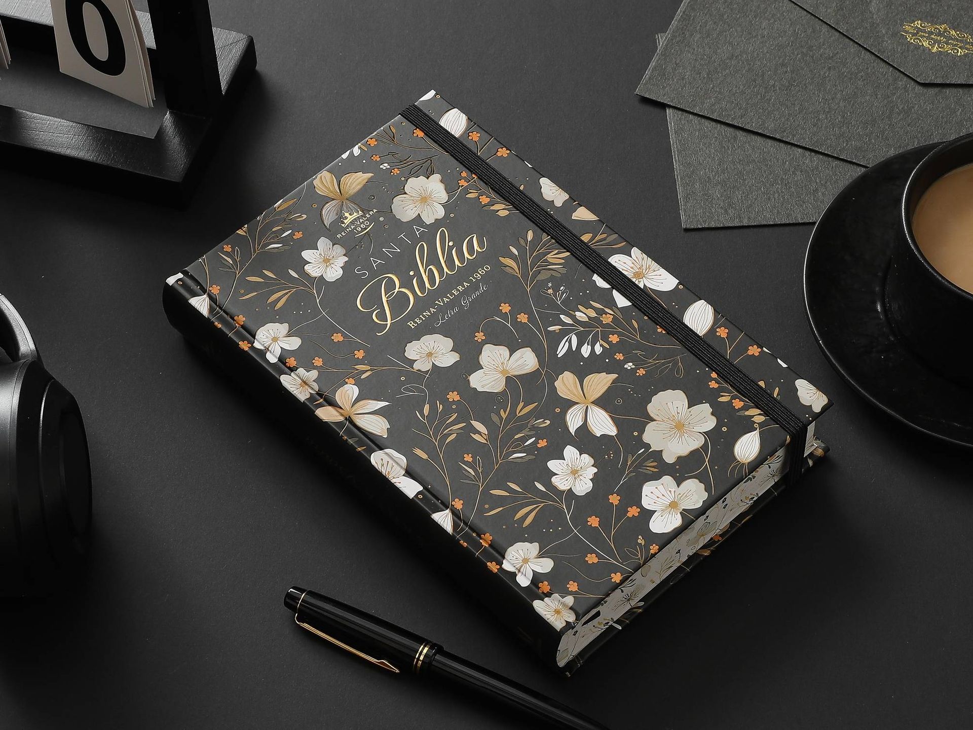 Biblia RVR60 Tamaño manual Letra Grande Tapa dura con elástico: Primavera Negra (Free Shipping)