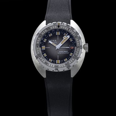 DOXA 855.10.101V.20 SUB 250T GMT Sharkhunter Vintage On Black Rubber Strap