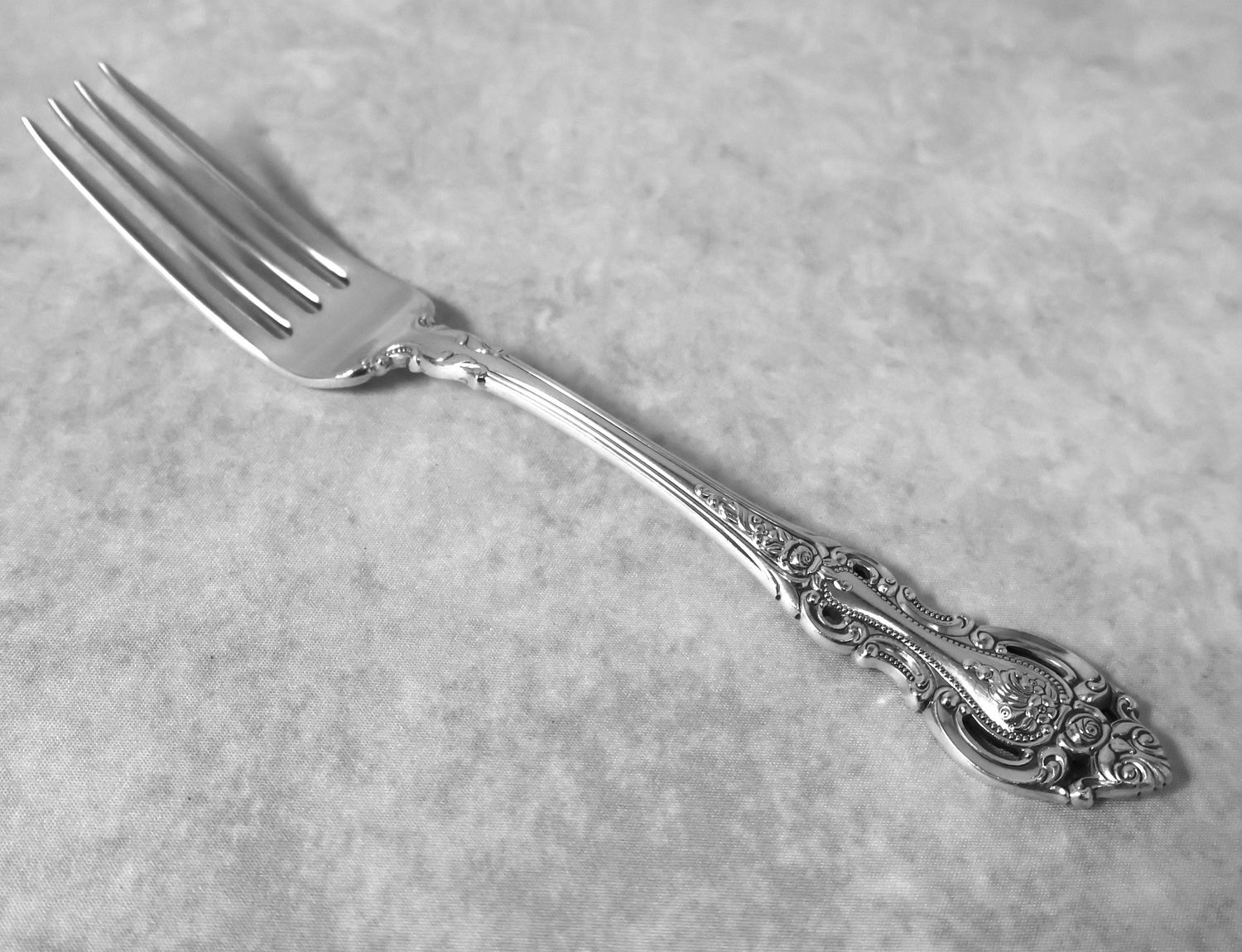 Wallace Grand Victorian Sterling Silver 7.75” Place Fork 70g – No Monogram