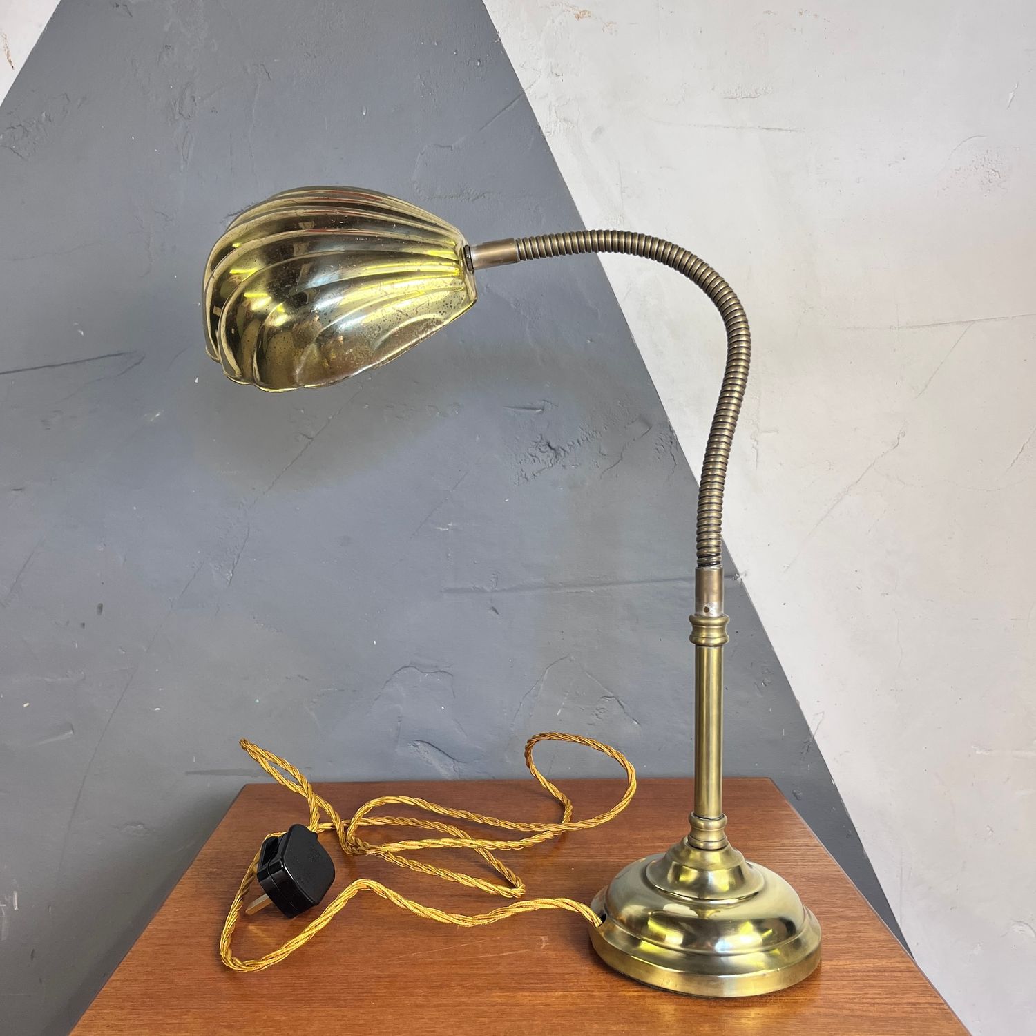 ​1920s Antique Clam Shell Brass Desk Lamp Goose Neck