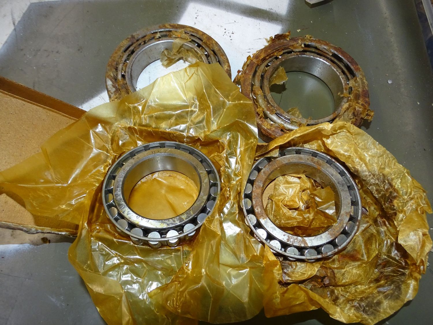 GMC CCKW  2 roulements arrière et 2 avants banjo  .NOS