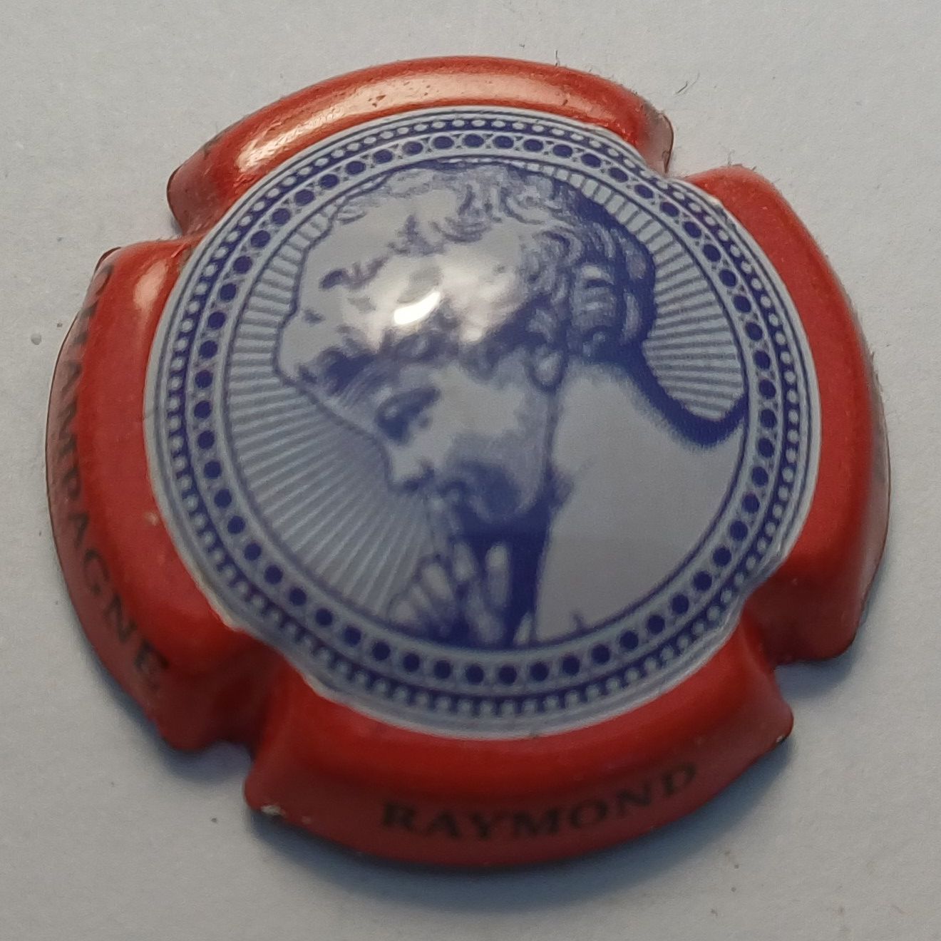 BELLE CAPSULE CHAMPAGNE PITOIS RAYMOND REF N° 2c  NEWS