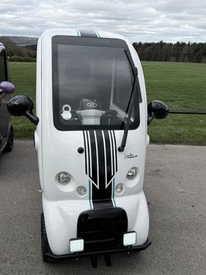 EASYLIFE ECO CABIN SCOOTER (2026) - WHITE AND BLACK - NEW SPECIAL EDITION 3 EASYLIFE ECO CABIN SCOOTER (2026) - WHITE AND BLACK - NEW SPECIAL EDITION 3