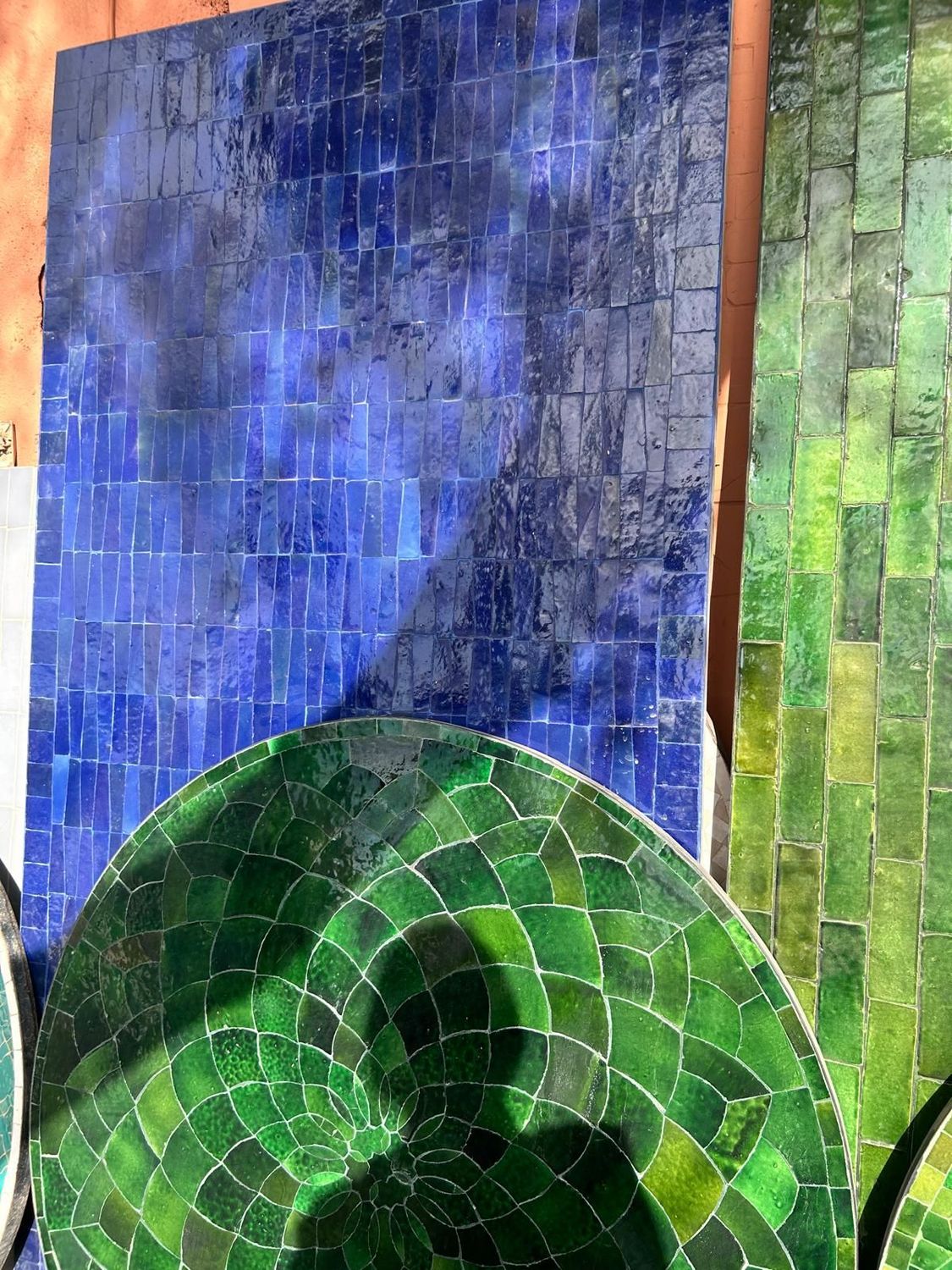 Mesa Zellige azul desde