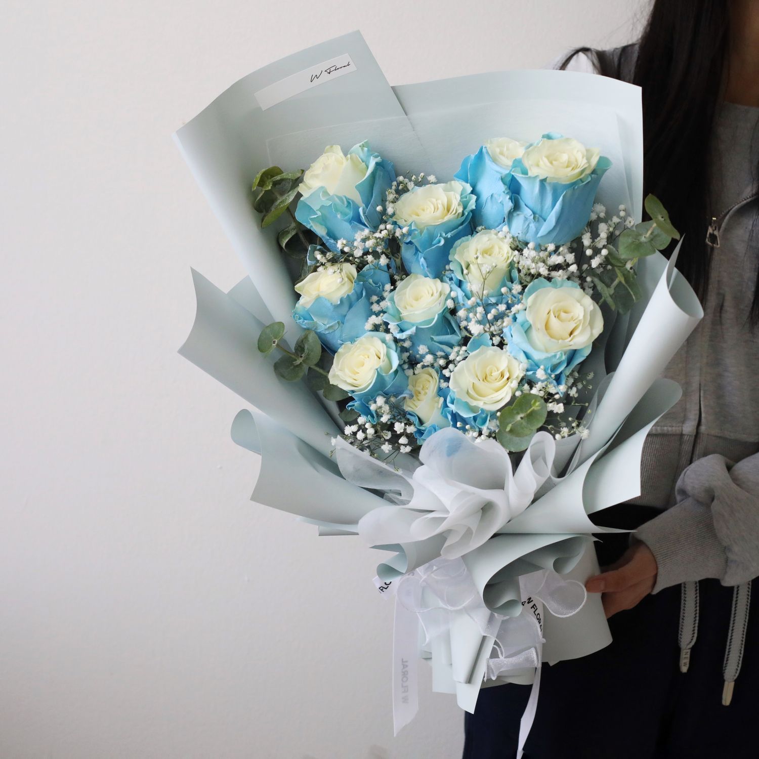 11 Frosted Blue Rose Bouquet