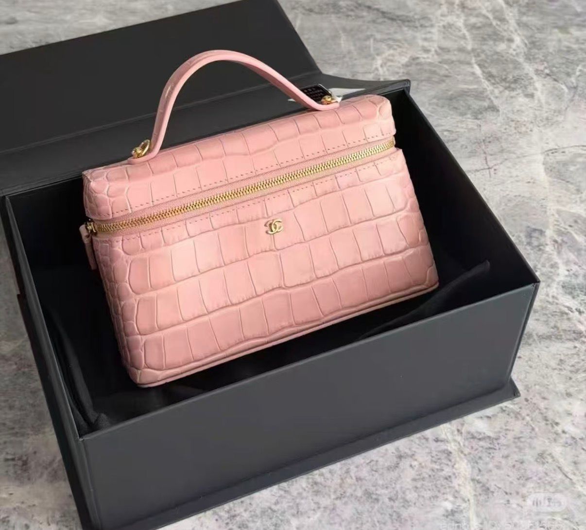 Chanel Pink Croc-Embossed Vanity (1/2 link) CC001