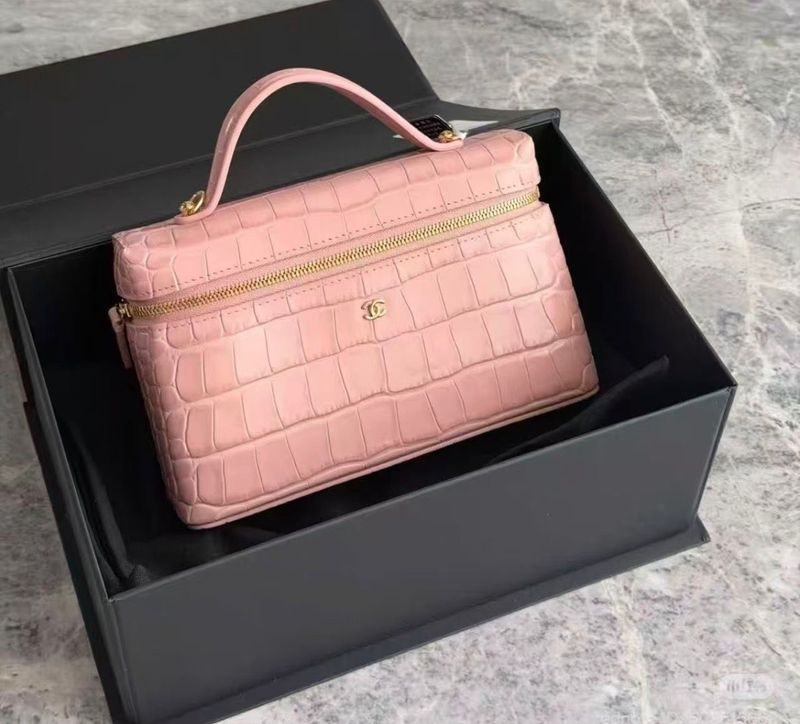 Chanel Pink Croc-Embossed Vanity (1/2 link) CC001