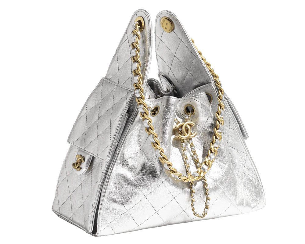 Chanel 25 Small Bag, Metallic Silver Quilted Caviar Leather and Gold Hardware, New Condition KJRB008