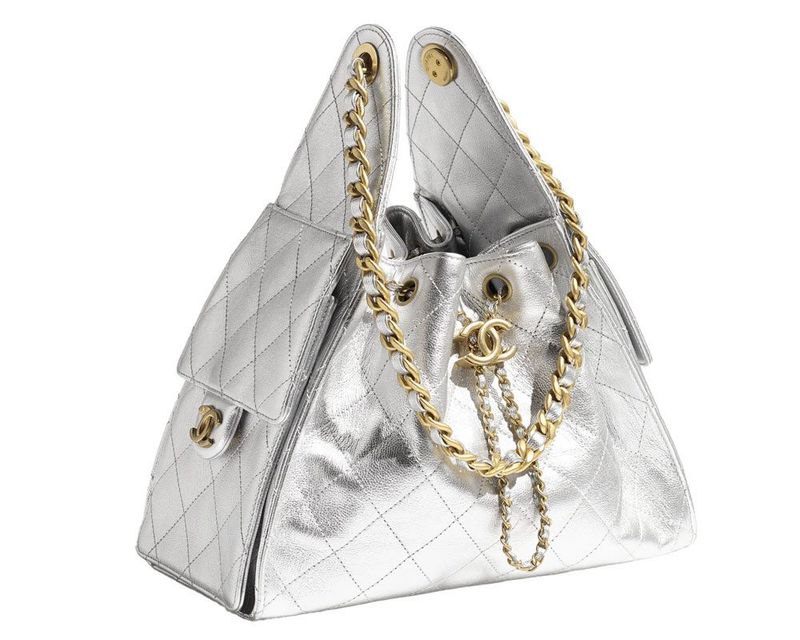 Chanel 25 Small Bag, Metallic Silver Quilted Caviar Leather and Gold Hardware, New Condition KJRB008