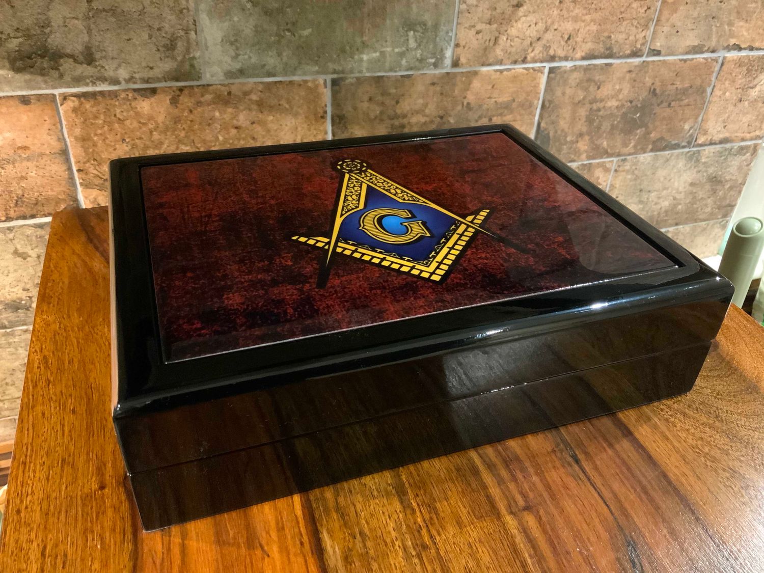 Masonic Exclusive and Stunning Memorabilia Box.