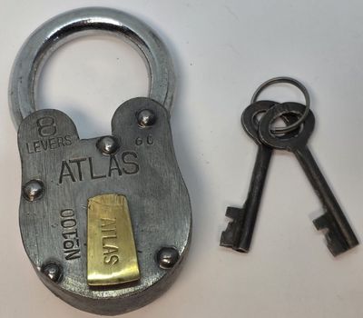 Reproduction Atlas Pad Lock antique vintage retro fancy pirate drawbolt keys decor fancy treasure chest trunk rustic iron levers no100
