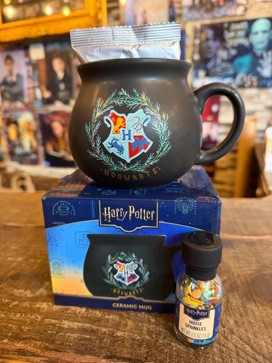 TAZA CALDERO HOGWARTS NAVIDEÑO & CHOCOLATE CAMBIA COLOR MAGICO TOPPINGS HARRY POTTER