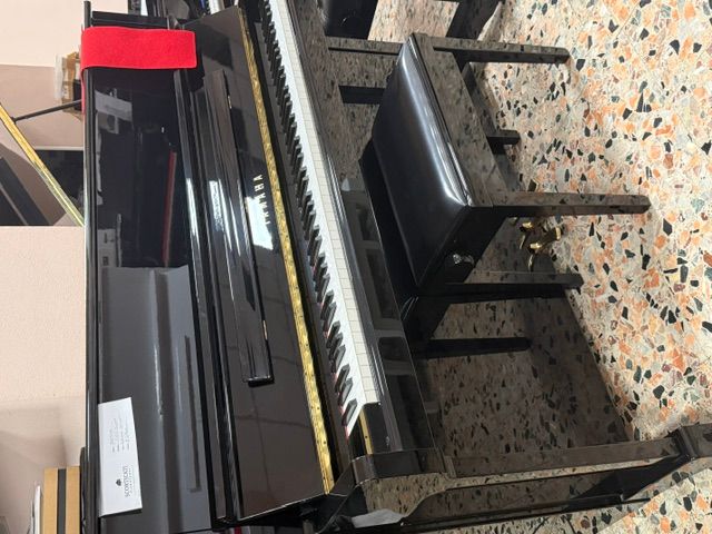 Pianoforte Yamaha P121 Silent