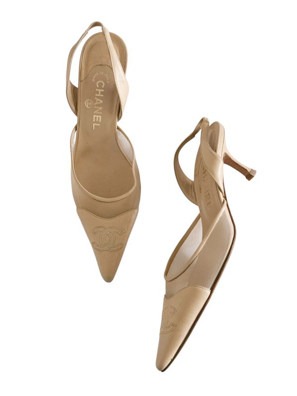 ​CHANEL VINTAGE CC LOGO BEIGE MESH AND LEATHER SLINGBACK HEELS / IT 39.5