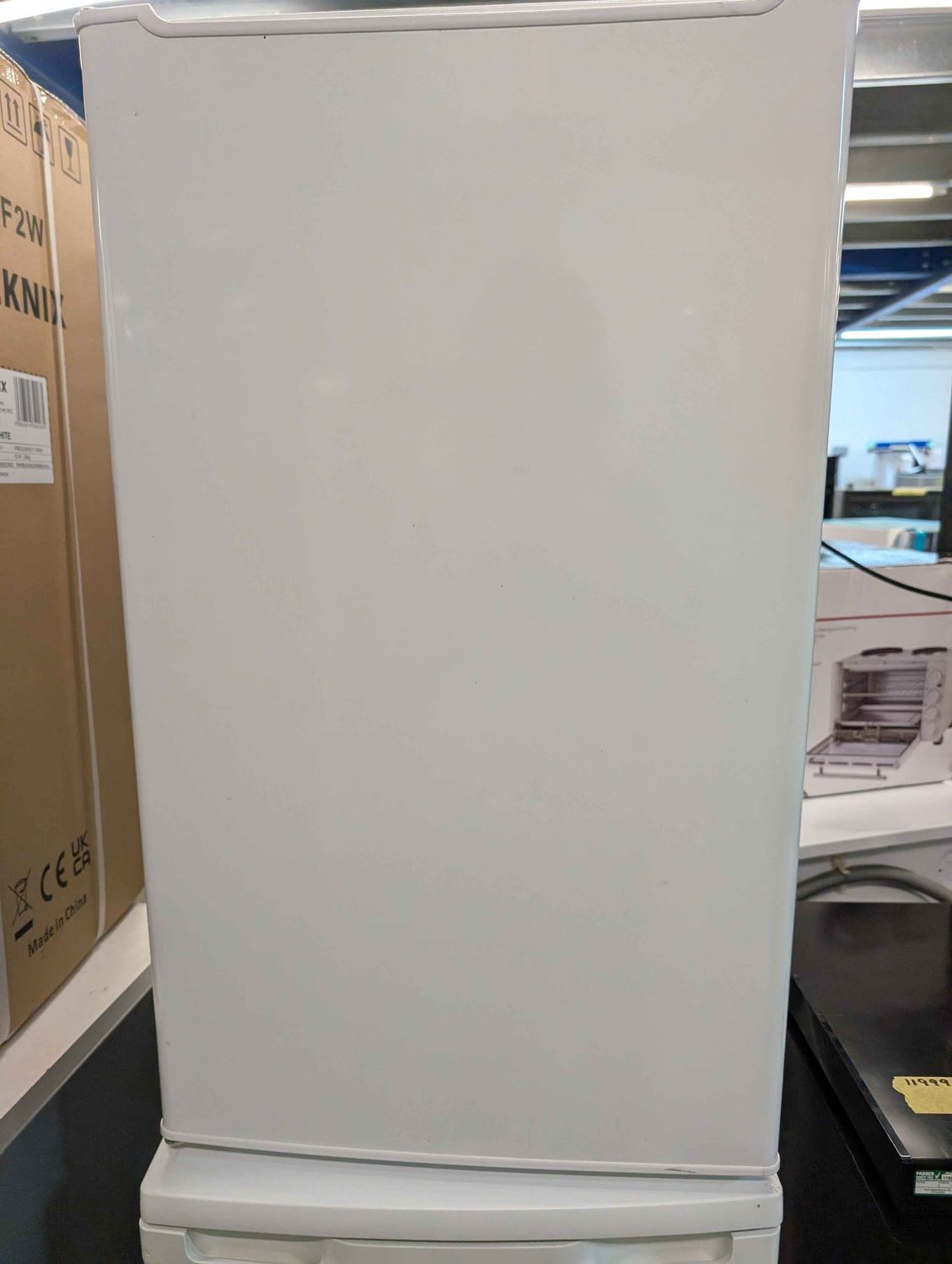 Essentials CUR50W18 Undercounter Fridge H85.5 x W47.9 x D49.5 cm